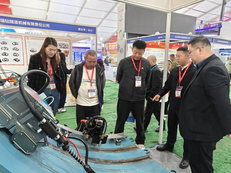 Chengdu Xiongu Showcases Core Intelligent Welding Equipment at Nyingchi Engineering Expo.jpg